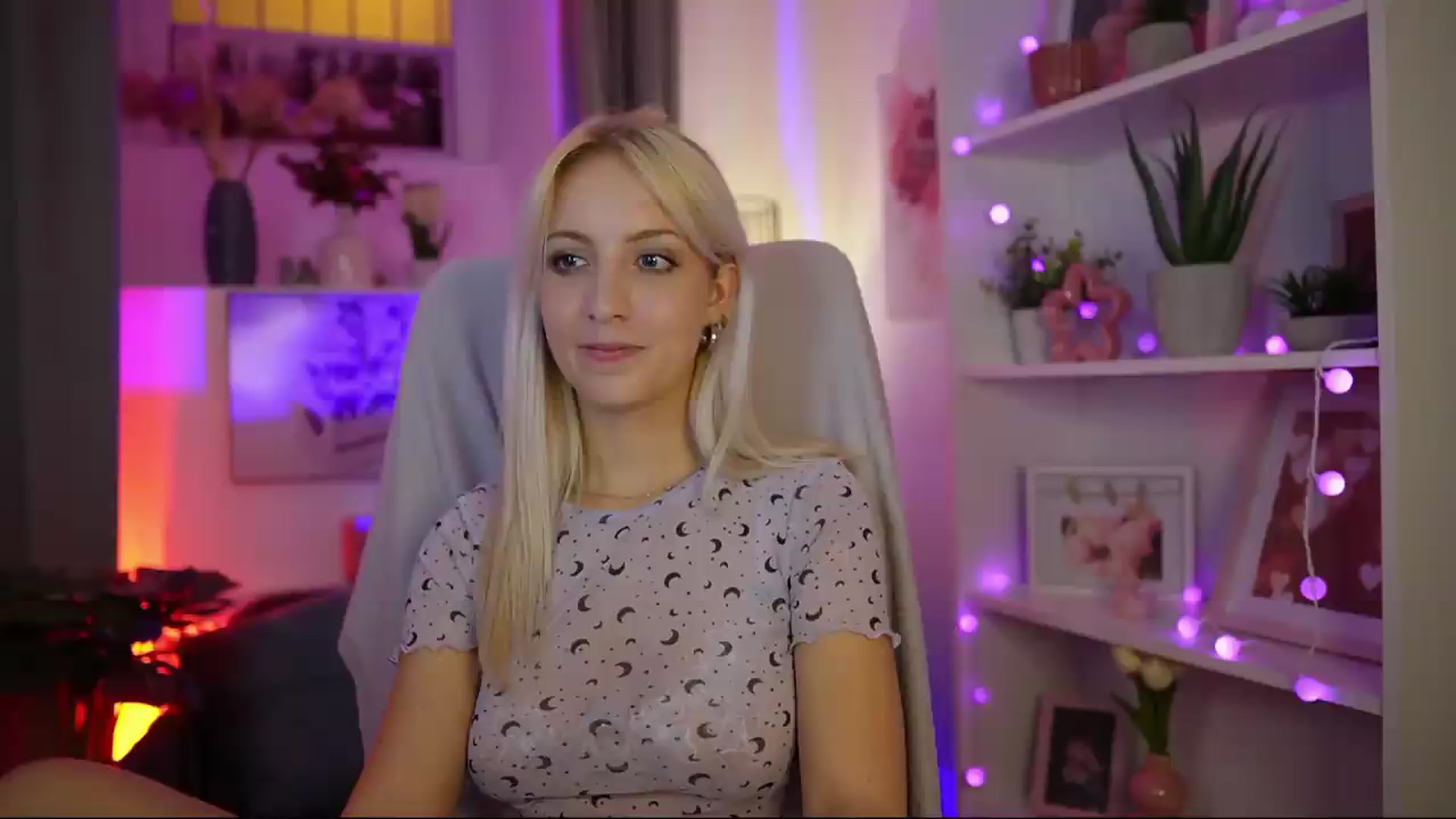 Gallery image thumbnail from Lucy_Cutie's myfreecams stream on, 08/11/2026, 23:19 image 10 of 20