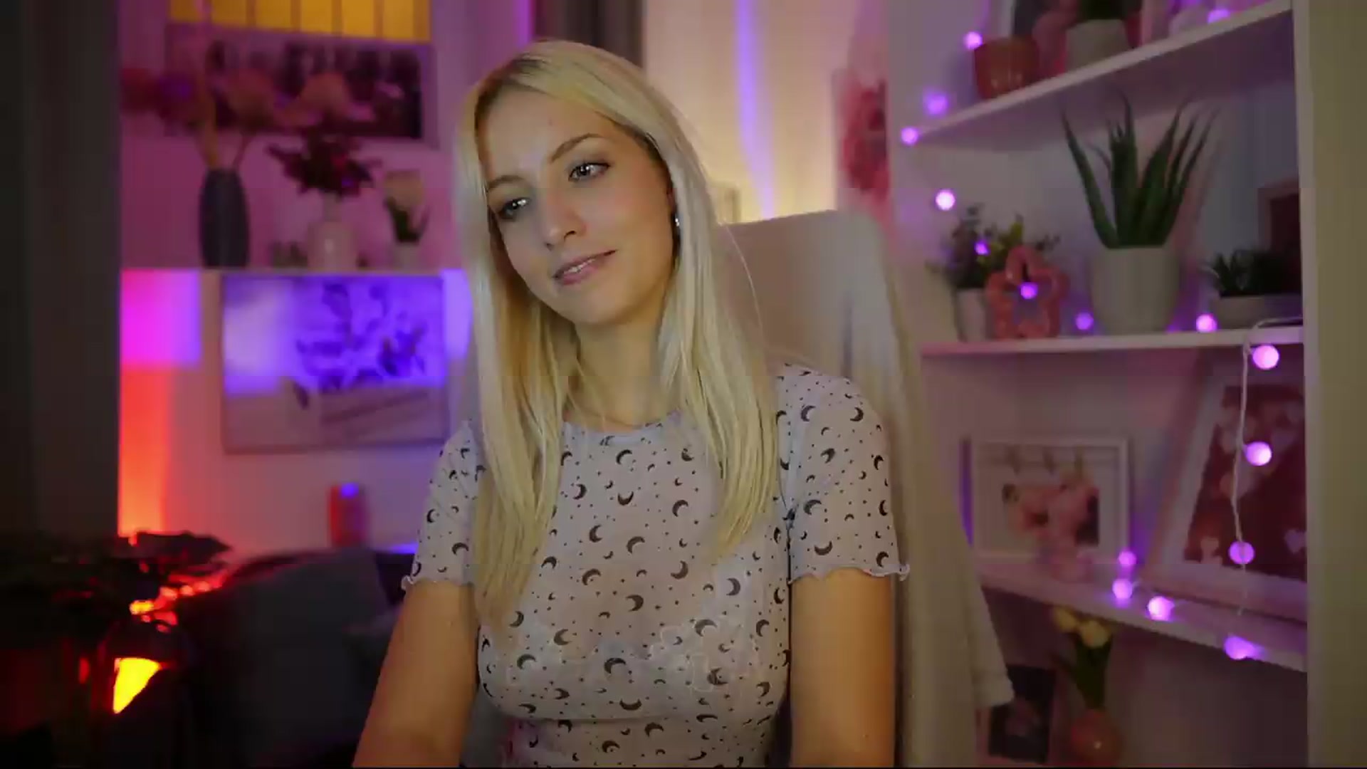 Gallery image thumbnail from Lucy_Cutie's myfreecams stream on, 08/11/2026, 23:19 image 19 of 20