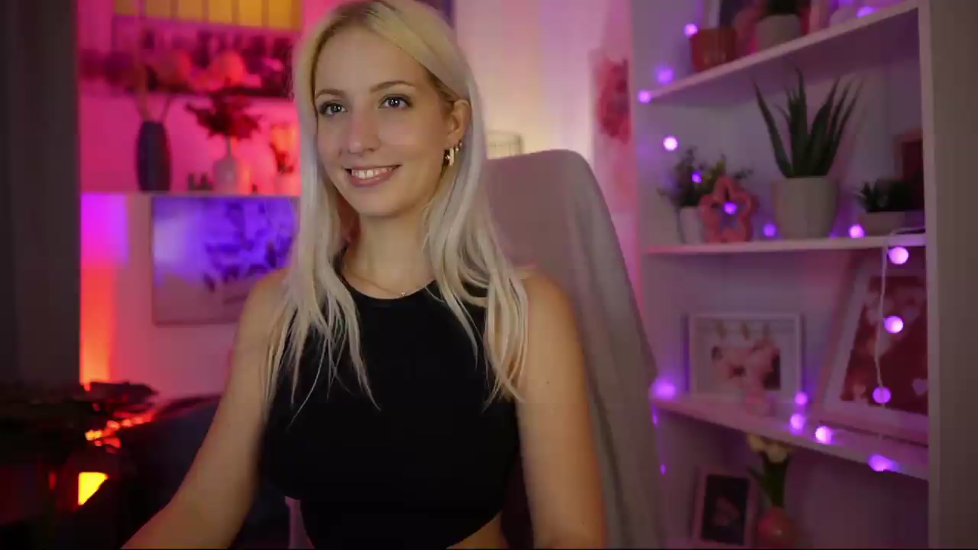Gallery image thumbnail from Lucy_Cutie's myfreecams stream on, 08/12/2026, 19:54 image 14 of 20