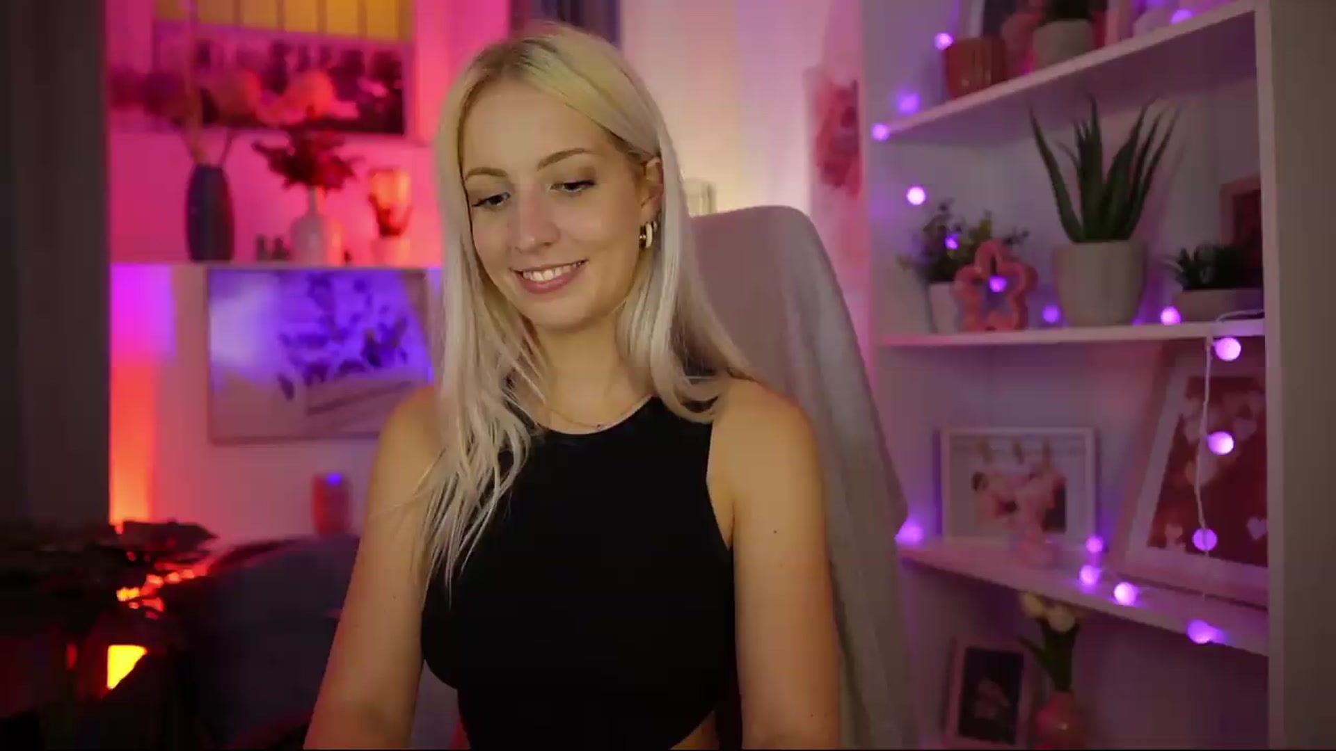 Gallery image thumbnail from Lucy_Cutie's myfreecams stream on, 08/12/2026, 19:54 image 16 of 20