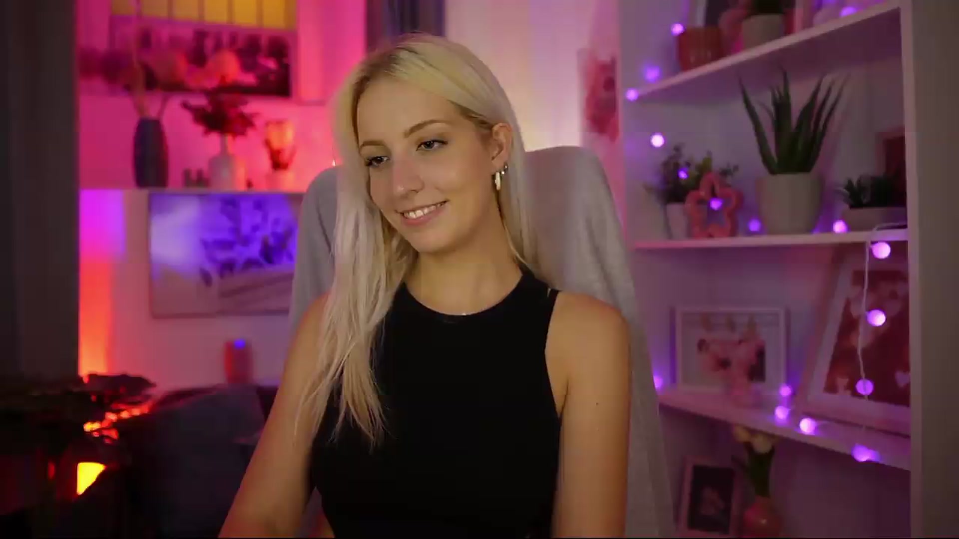Gallery image thumbnail from Lucy_Cutie's myfreecams stream on, 08/12/2026, 19:54 image 17 of 20