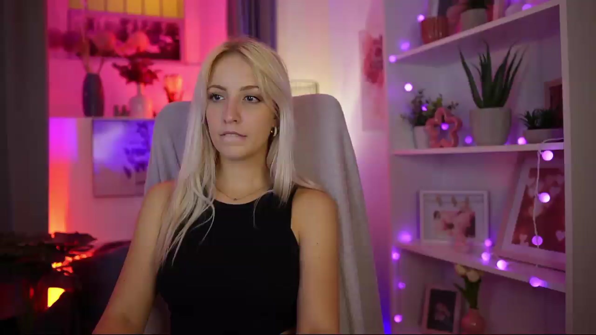 Gallery image thumbnail from Lucy_Cutie's myfreecams stream on, 08/12/2026, 20:47 image 2 of 20