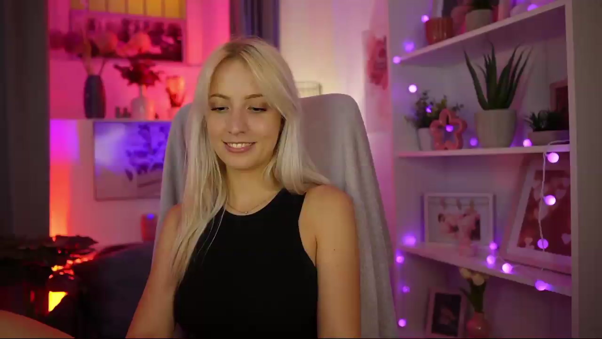 Gallery image thumbnail from Lucy_Cutie's myfreecams stream on, 08/12/2026, 21:34 image 14 of 20