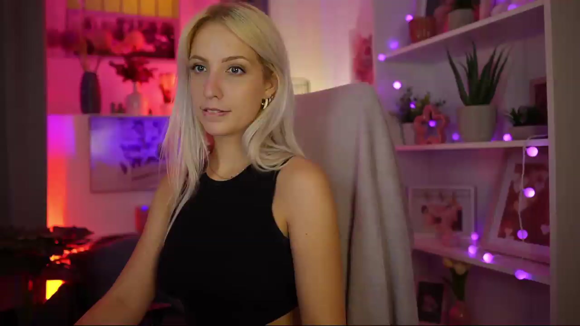 Gallery image thumbnail from Lucy_Cutie's myfreecams stream on, 08/12/2026, 21:34 image 18 of 20
