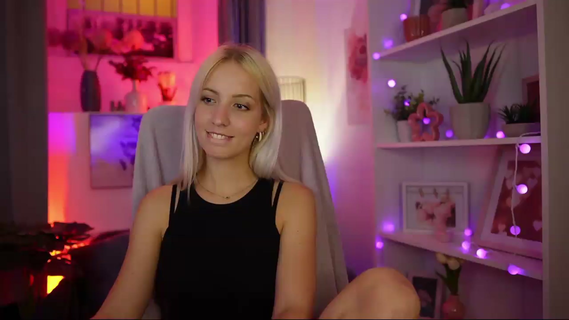 Gallery image thumbnail from Lucy_Cutie's myfreecams stream on, 08/12/2026, 22:45 image 14 of 20