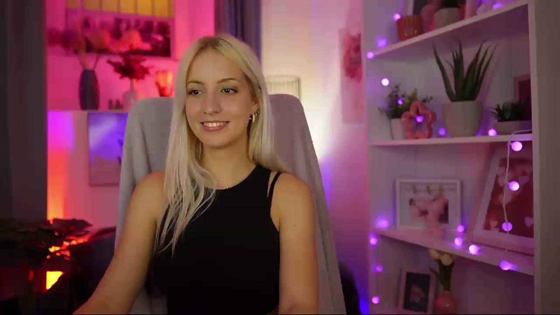 Gallery image thumbnail from Lucy_Cutie's myfreecams stream on, 08/12/2026, 22:45 image 17 of 20