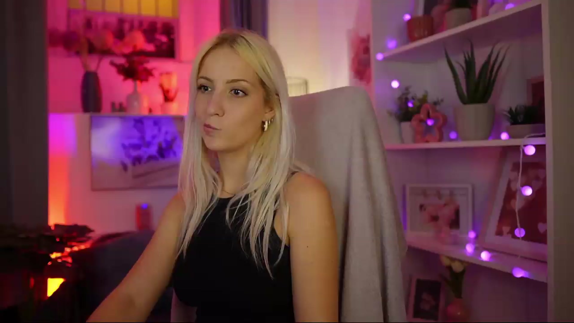 Gallery image thumbnail from Lucy_Cutie's myfreecams stream on, 08/12/2026, 22:45 image 16 of 20