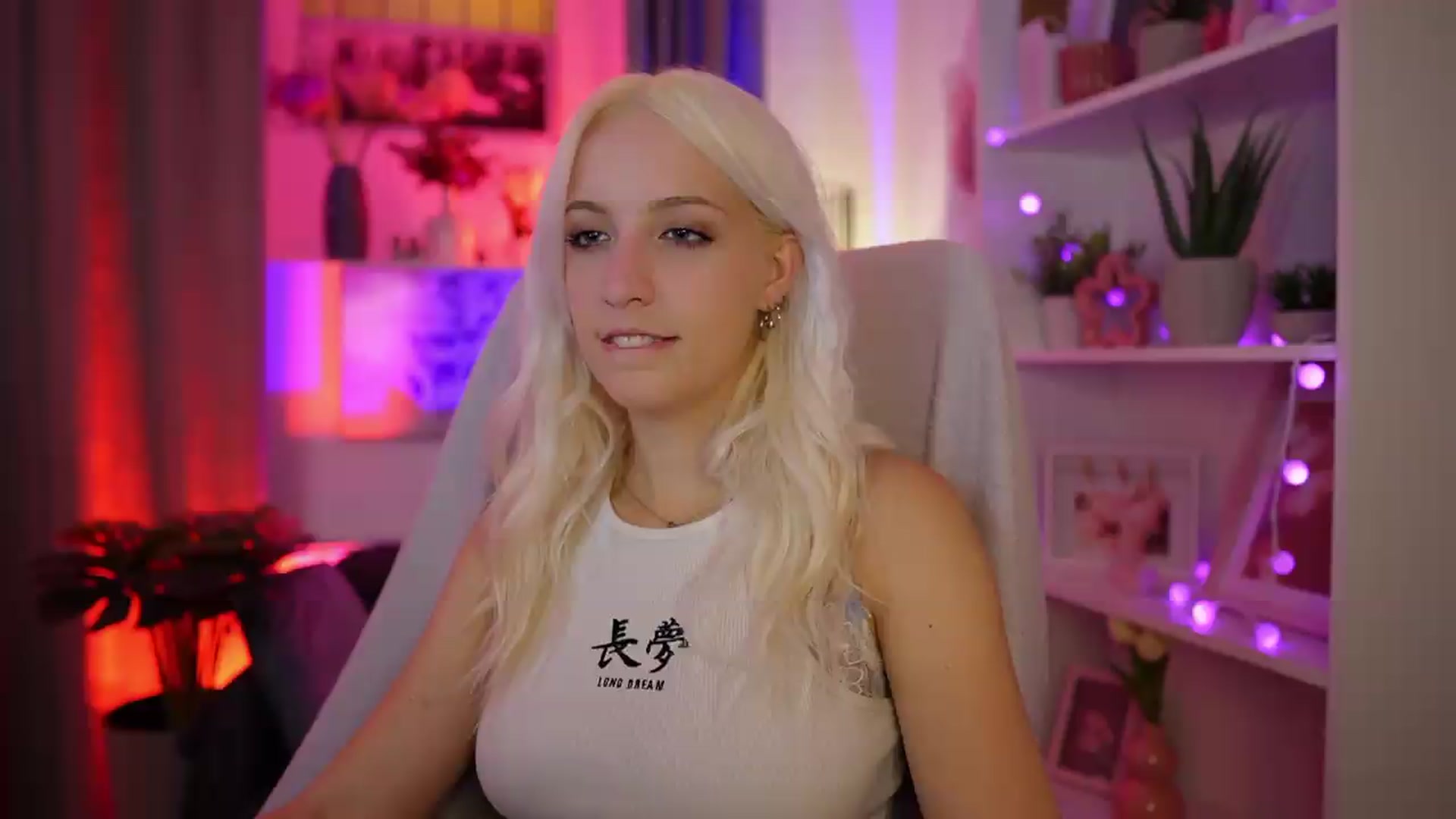 Gallery image thumbnail from Lucy_Cutie's myfreecams stream on, 08/23/2026, 18:41 image 8 of 20