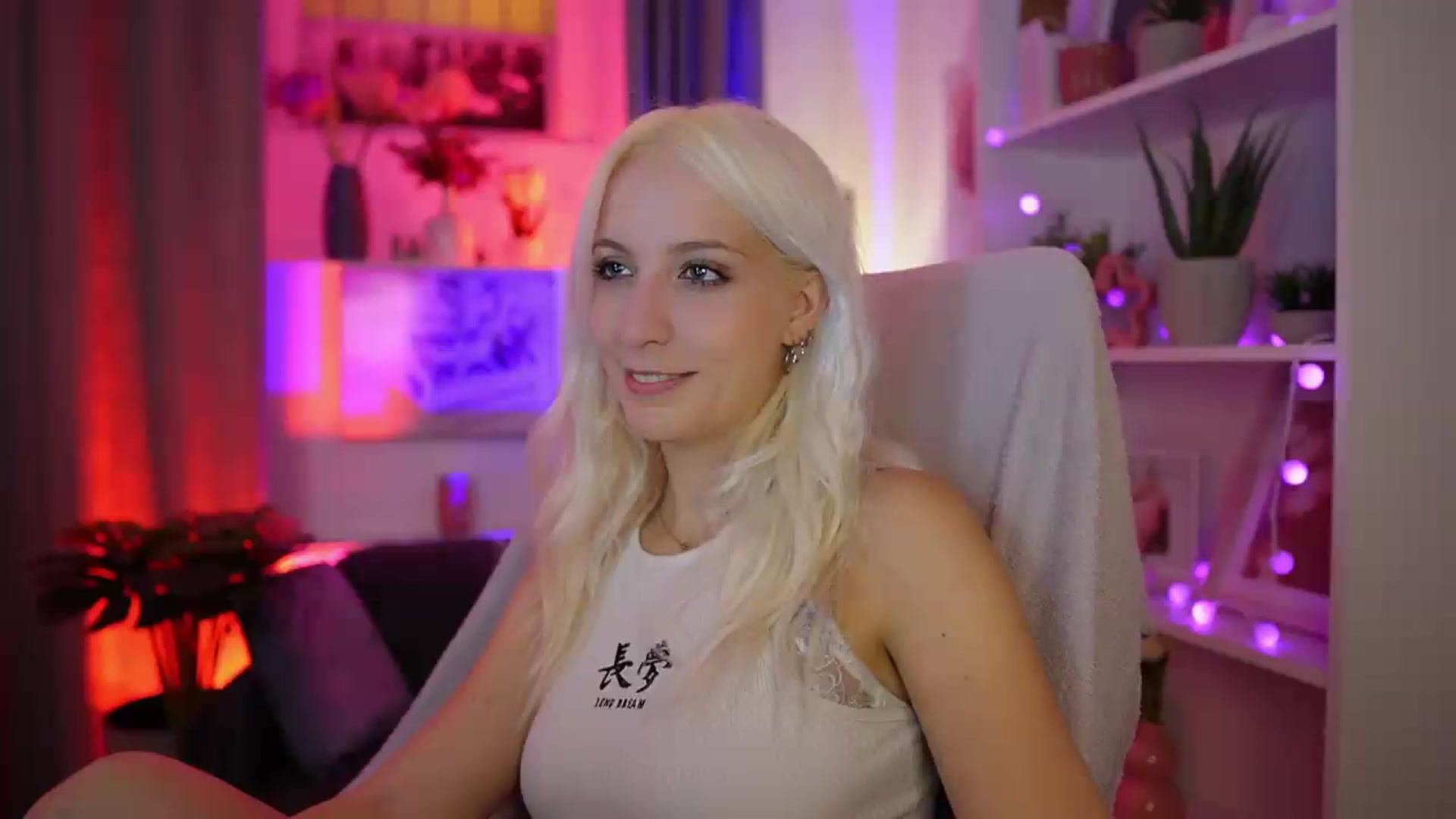 Gallery image thumbnail from Lucy_Cutie's myfreecams stream on, 08/23/2026, 18:41 image 15 of 20