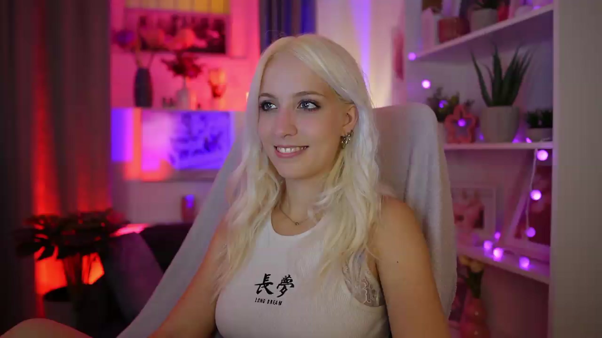 Gallery image thumbnail from Lucy_Cutie's myfreecams stream on, 08/23/2026, 18:41 image 16 of 20