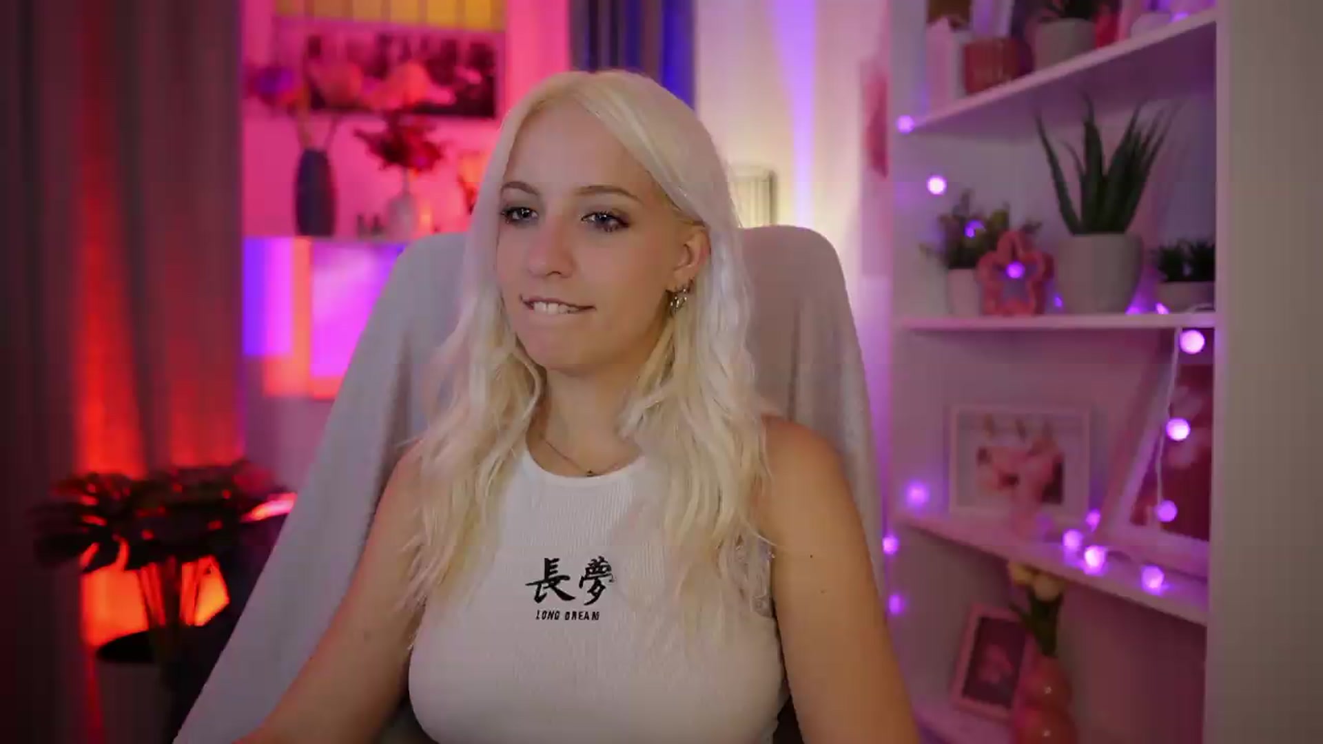 Gallery image thumbnail from Lucy_Cutie's myfreecams stream on, 08/23/2026, 18:41 image 10 of 20