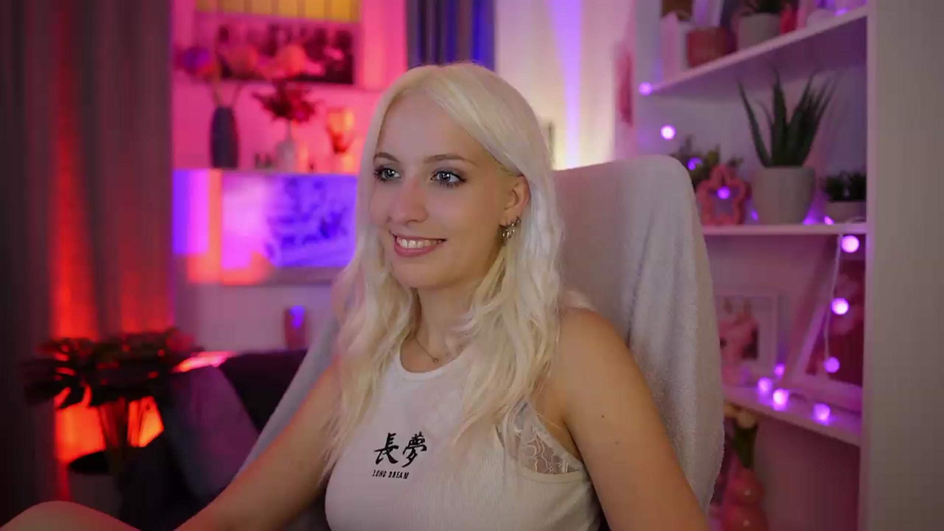 Gallery image thumbnail from Lucy_Cutie's myfreecams stream on, 08/23/2026, 18:41 image 18 of 20