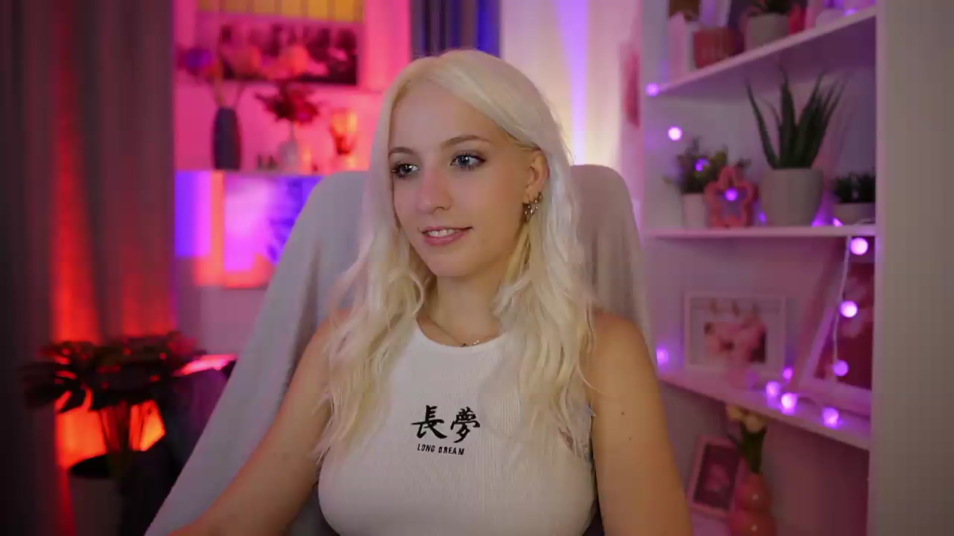 Gallery image thumbnail from Lucy_Cutie's myfreecams stream on, 08/23/2026, 18:41 image 9 of 20