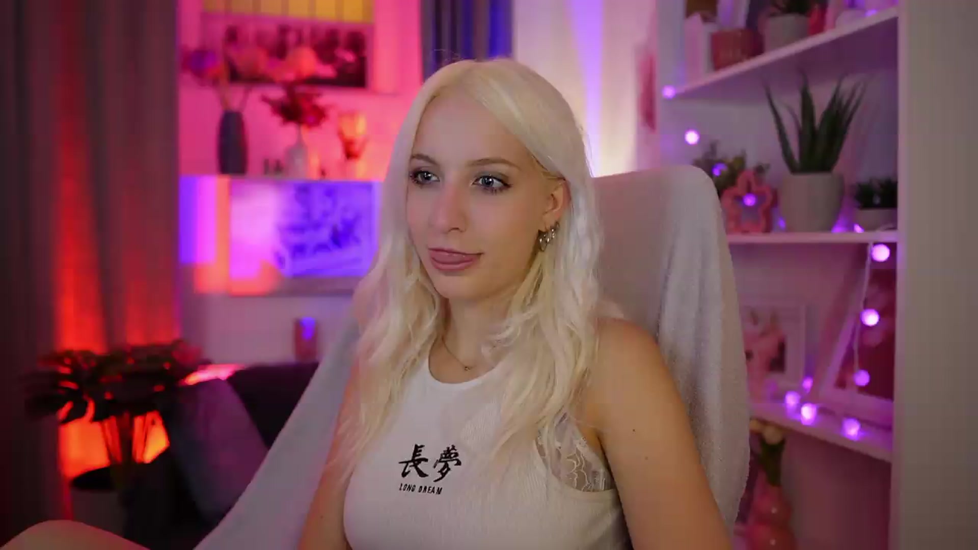 Gallery image thumbnail from Lucy_Cutie's myfreecams stream on, 08/23/2026, 18:41 image 17 of 20