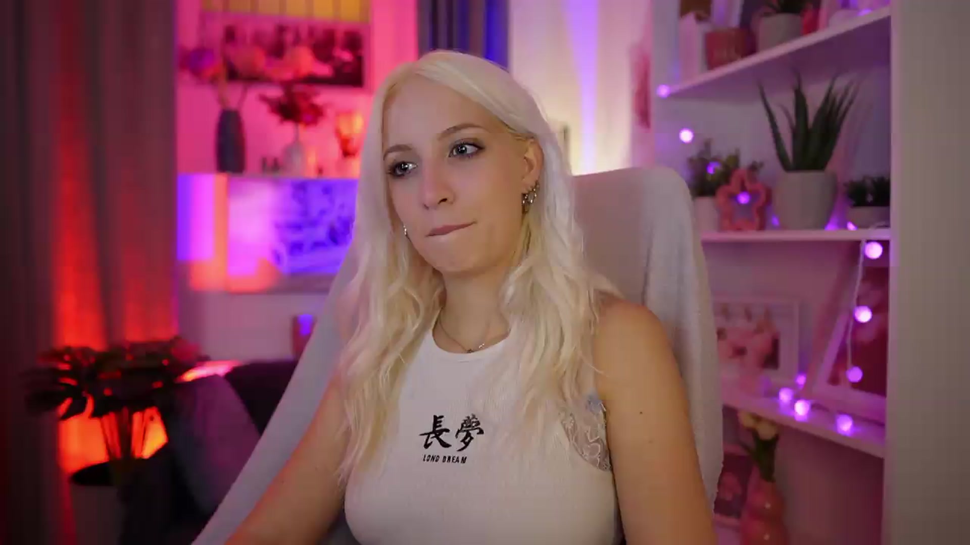 Gallery image thumbnail from Lucy_Cutie's myfreecams stream on, 08/23/2026, 18:41 image 6 of 20