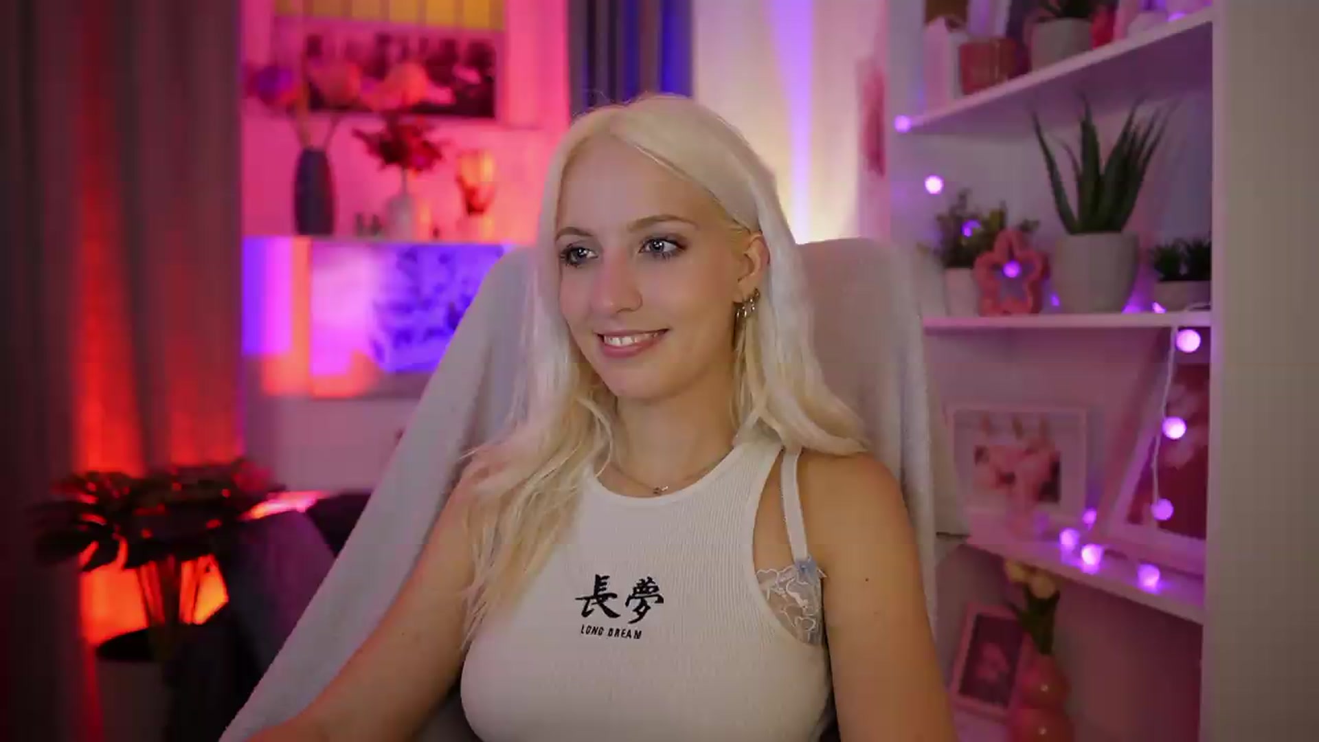 Gallery image thumbnail from Lucy_Cutie's myfreecams stream on, 08/23/2026, 19:28 image 17 of 20