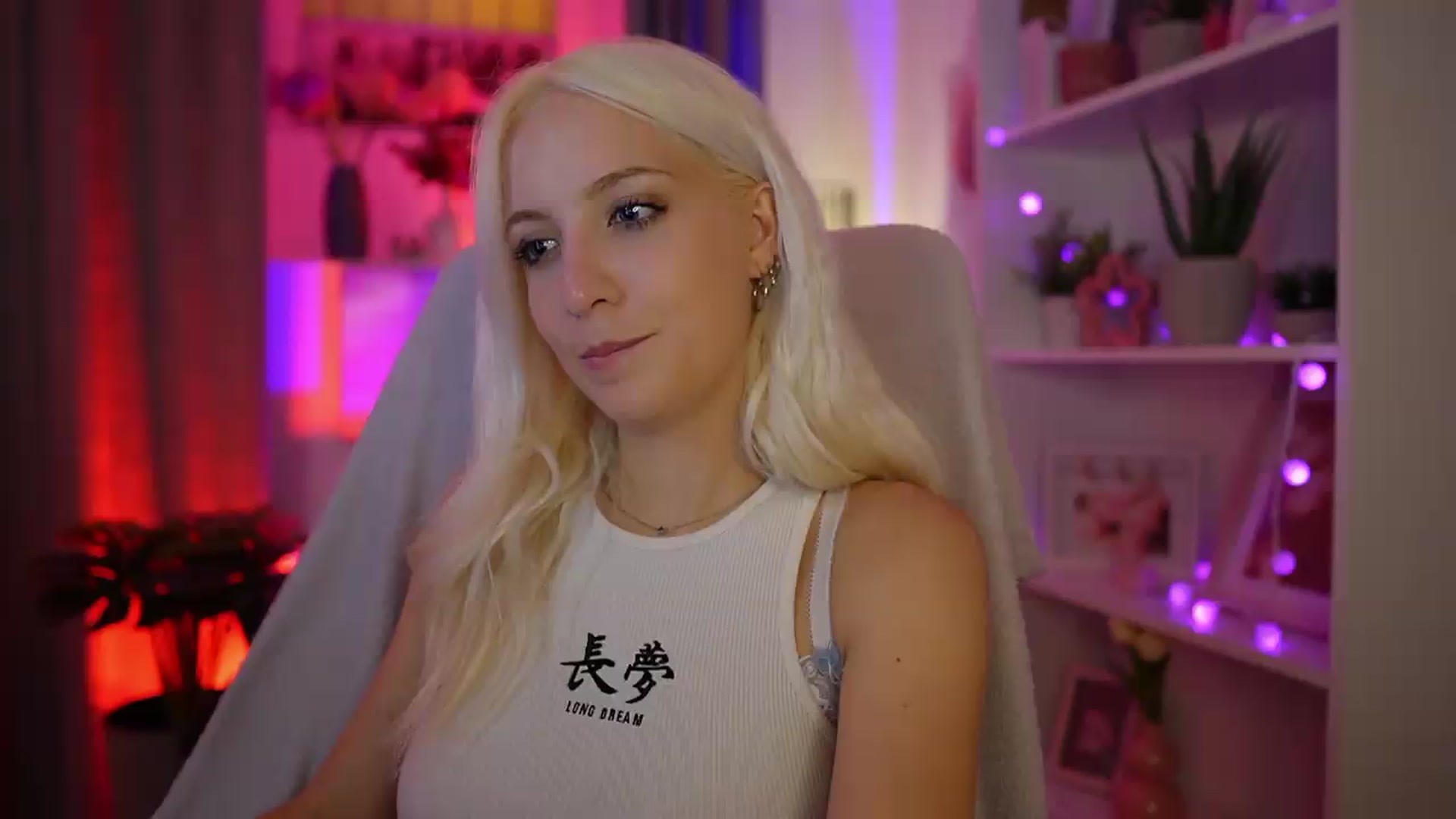 Gallery image thumbnail from Lucy_Cutie's myfreecams stream on, 08/23/2026, 20:51 image 11 of 20