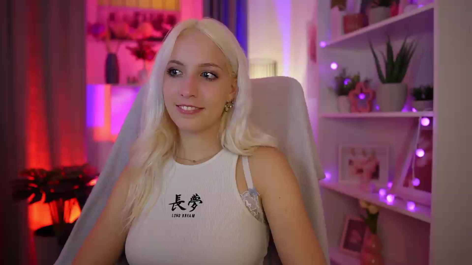 Gallery image thumbnail from Lucy_Cutie's myfreecams stream on, 08/23/2026, 20:51 image 4 of 20