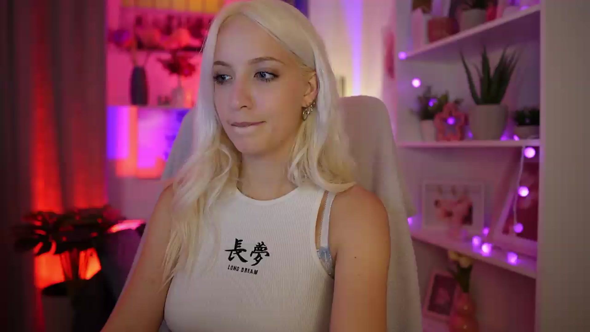 Gallery image thumbnail from Lucy_Cutie's myfreecams stream on, 08/23/2026, 20:51 image 13 of 20