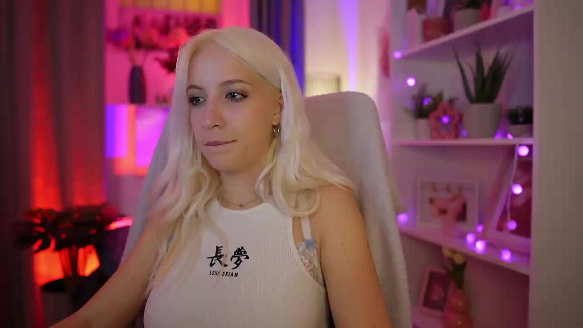 Gallery image thumbnail from Lucy_Cutie's myfreecams stream on, 08/23/2026, 20:51 image 16 of 20