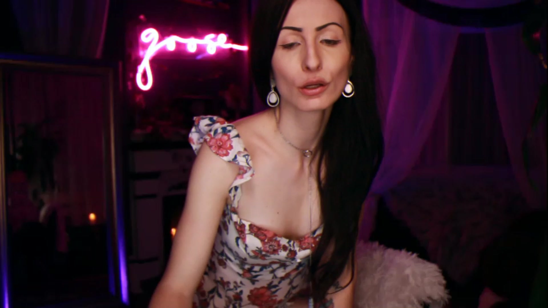 Gallery image thumbnail from Lucy_Goose's myfreecams stream on, 04/08/2023, 06:48 image 19 of 20