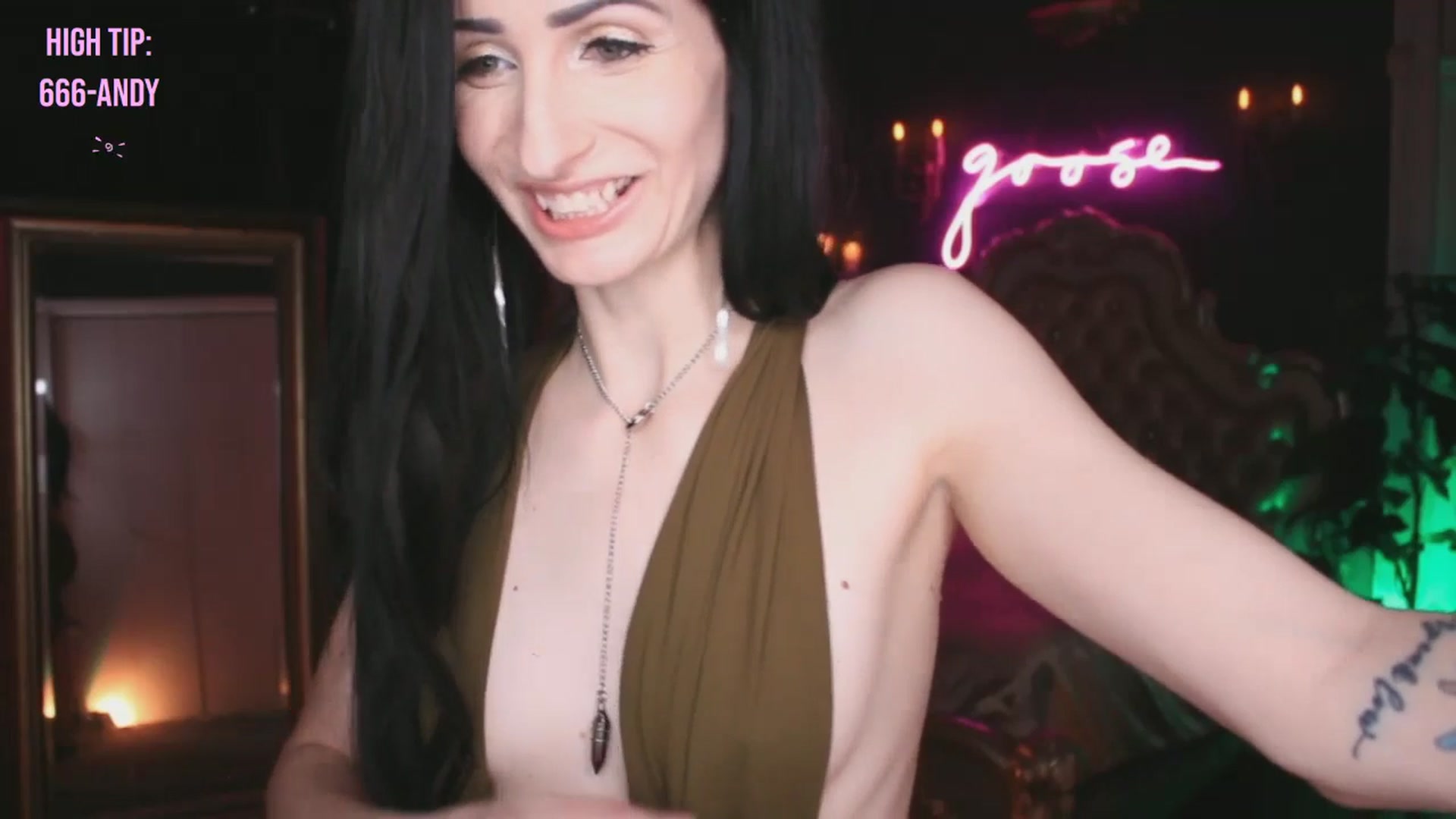 Gallery image thumbnail from Lucy_Goose's myfreecams stream on, 11/23/2024, 07:22 image 12 of 20