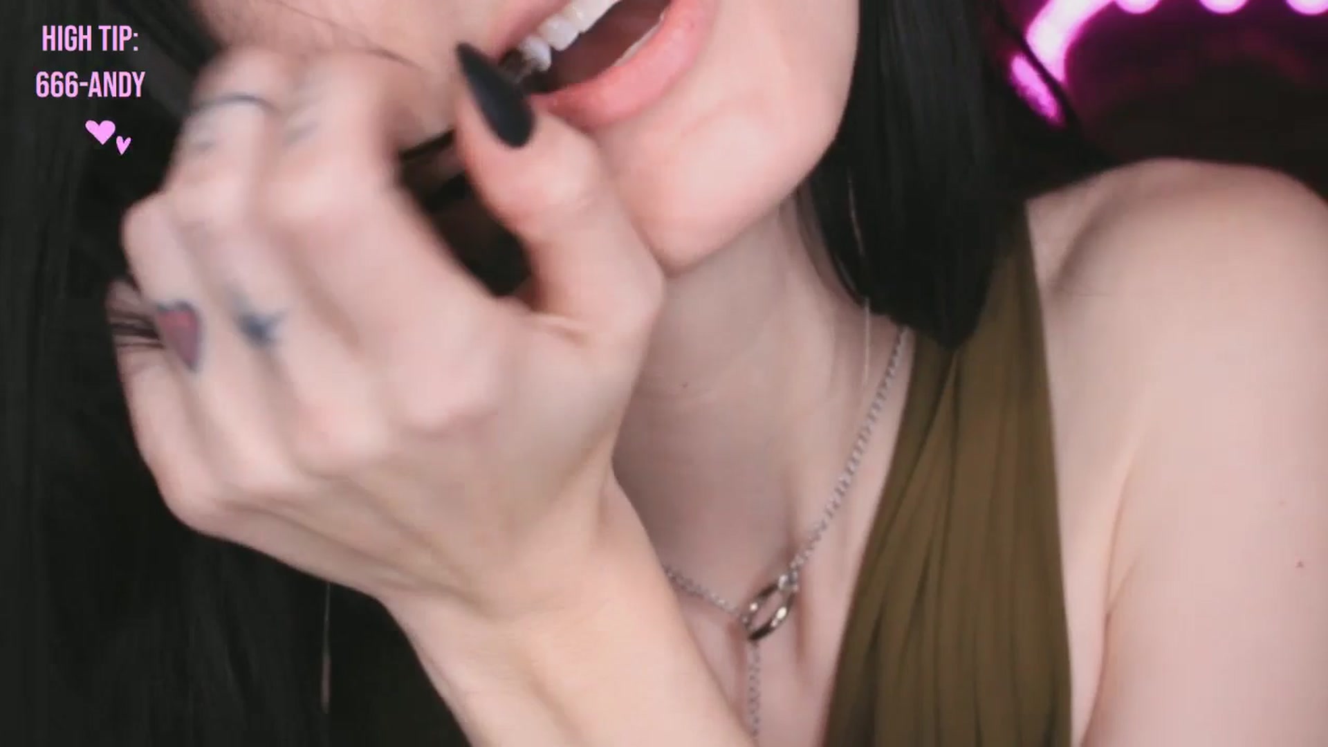 Gallery image thumbnail from Lucy_Goose's myfreecams stream on, 11/23/2024, 08:14 image 7 of 20