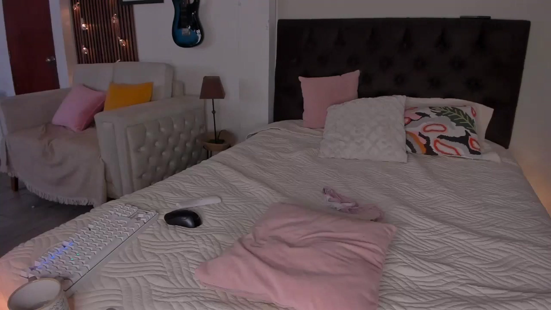 Gallery image thumbnail from Lucy_mar's myfreecams stream on, 08/18/2025, 16:35 image 11 of 20