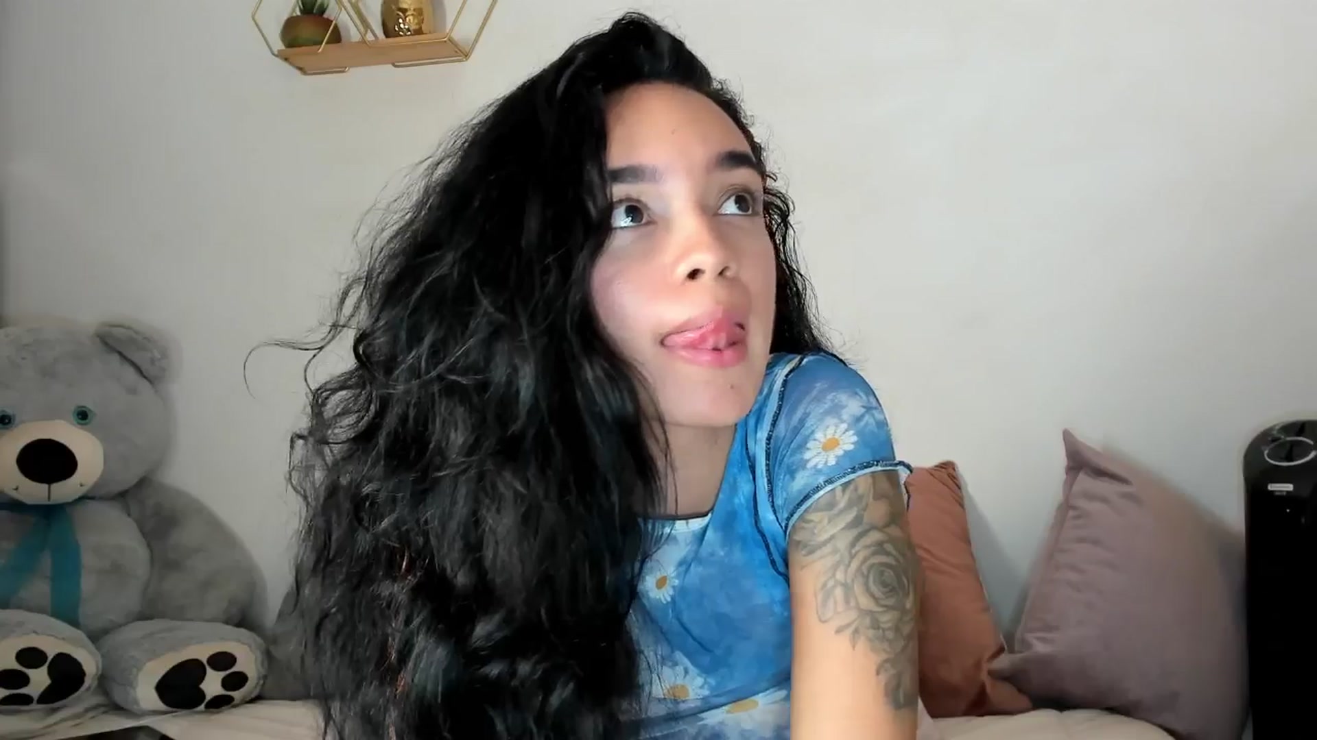 Gallery image thumbnail from Lucy_rivera__'s myfreecams stream on, 04/08/2025, 09:50 image 19 of 20