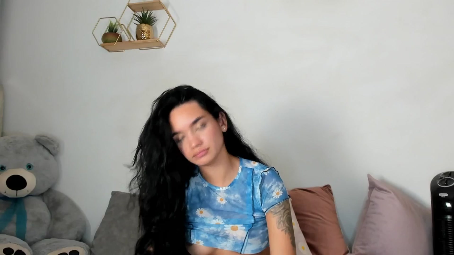 Gallery image thumbnail from Lucy_rivera__'s myfreecams stream on, 04/08/2025, 09:50 image 16 of 20