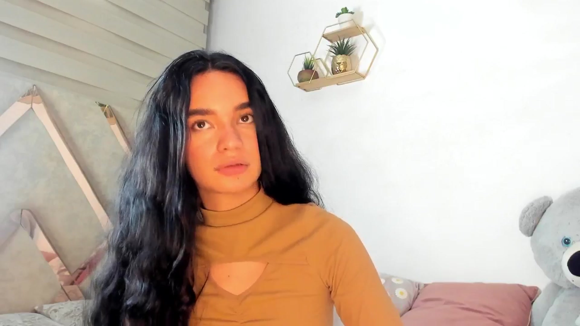 Gallery image thumbnail from Lucy_rivera__'s myfreecams stream on, 06/19/2025, 10:42 image 16 of 20