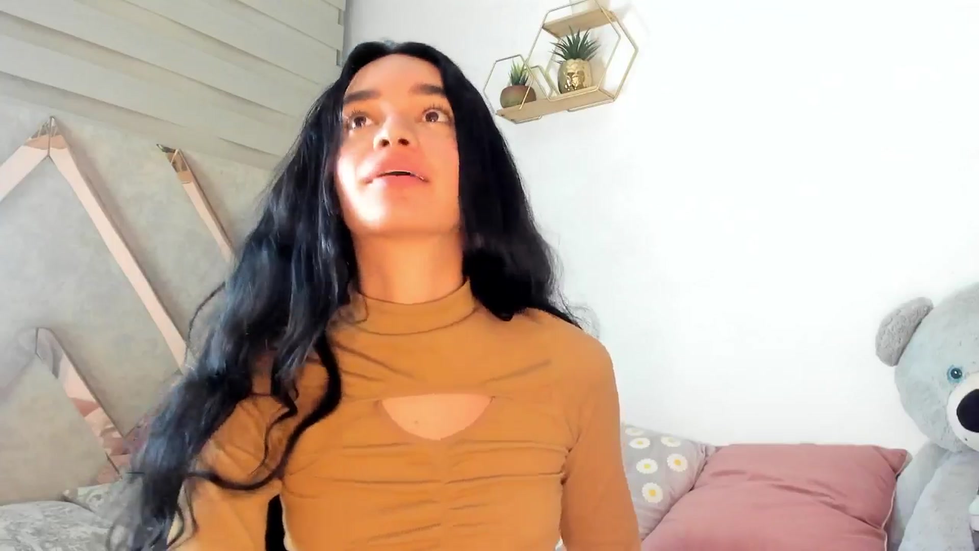 Gallery image thumbnail from Lucy_rivera__'s myfreecams stream on, 06/19/2025, 10:42 image 14 of 20
