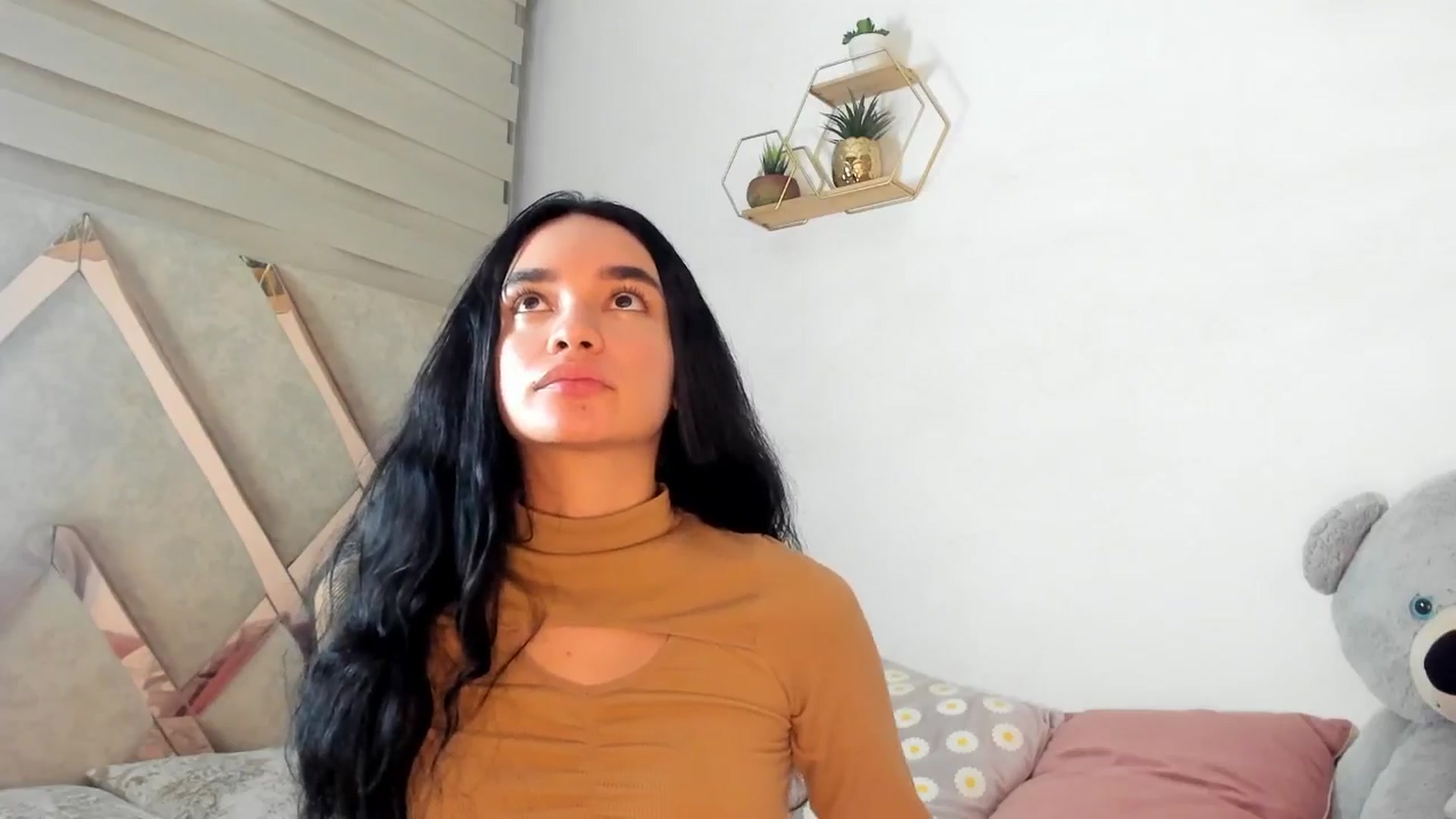 Gallery image thumbnail from Lucy_rivera__'s myfreecams stream on, 06/19/2025, 10:42 image 17 of 20