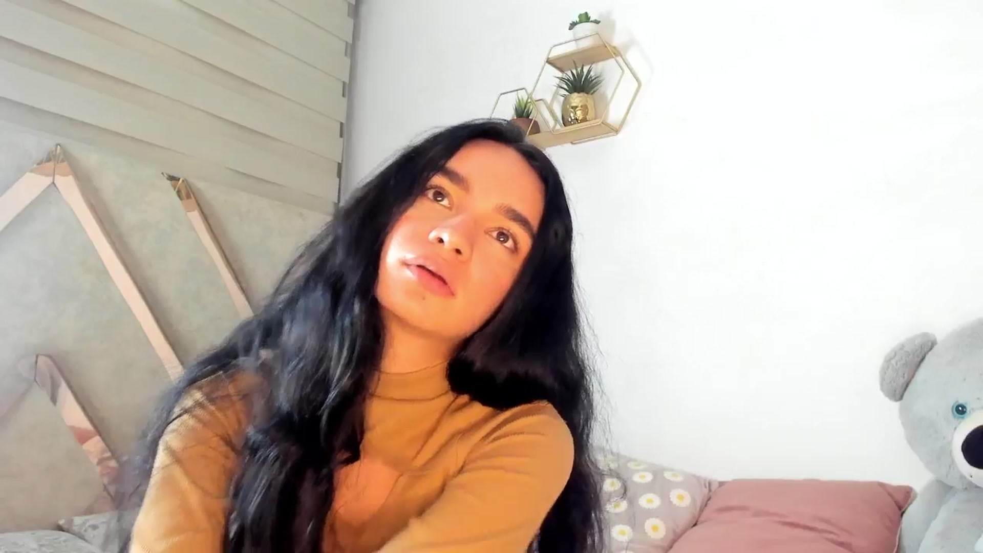 Gallery image thumbnail from Lucy_rivera__'s myfreecams stream on, 06/19/2025, 10:42 image 18 of 20