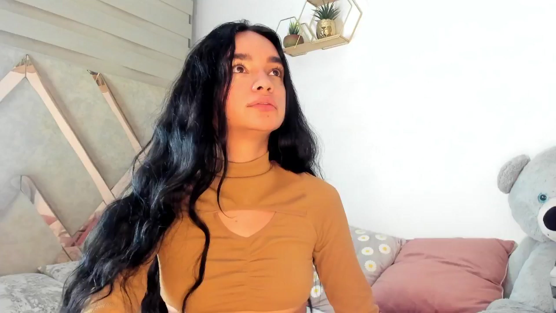 Gallery image thumbnail from Lucy_rivera__'s myfreecams stream on, 06/19/2025, 10:42 image 19 of 20