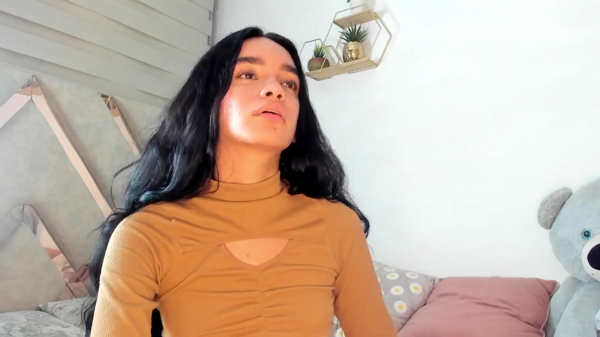 Gallery image thumbnail from Lucy_rivera__'s myfreecams stream on, 06/19/2025, 10:42 image 13 of 20