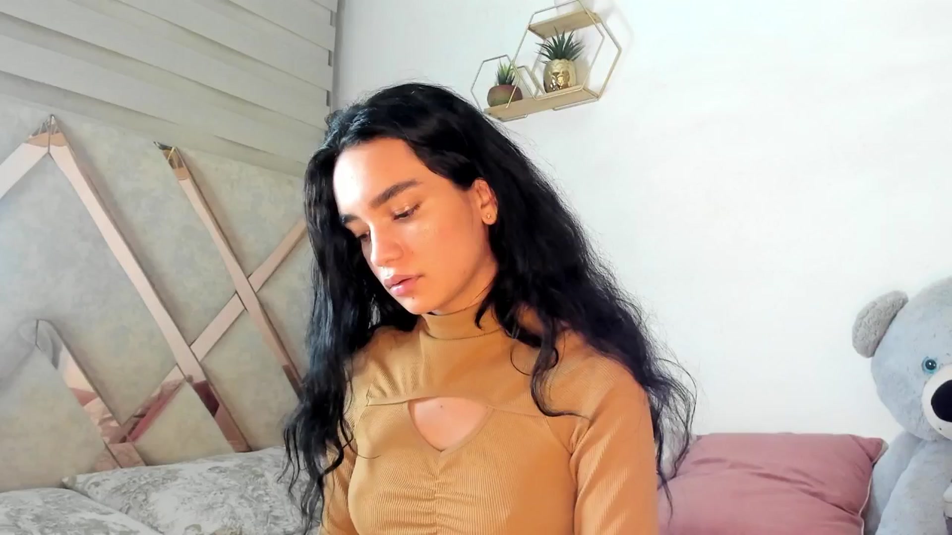 Gallery image thumbnail from Lucy_rivera__'s myfreecams stream on, 06/19/2025, 10:42 image 10 of 20