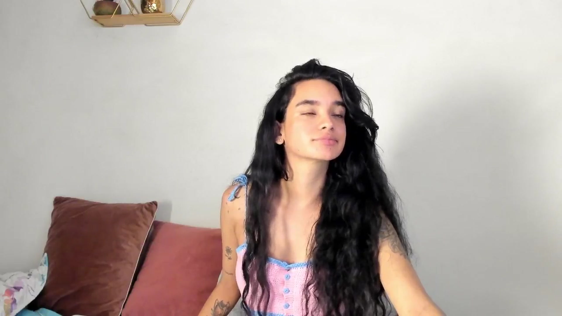 Gallery image thumbnail from Lucy_rivera__'s myfreecams stream on, 08/29/2025, 10:21 image 18 of 20