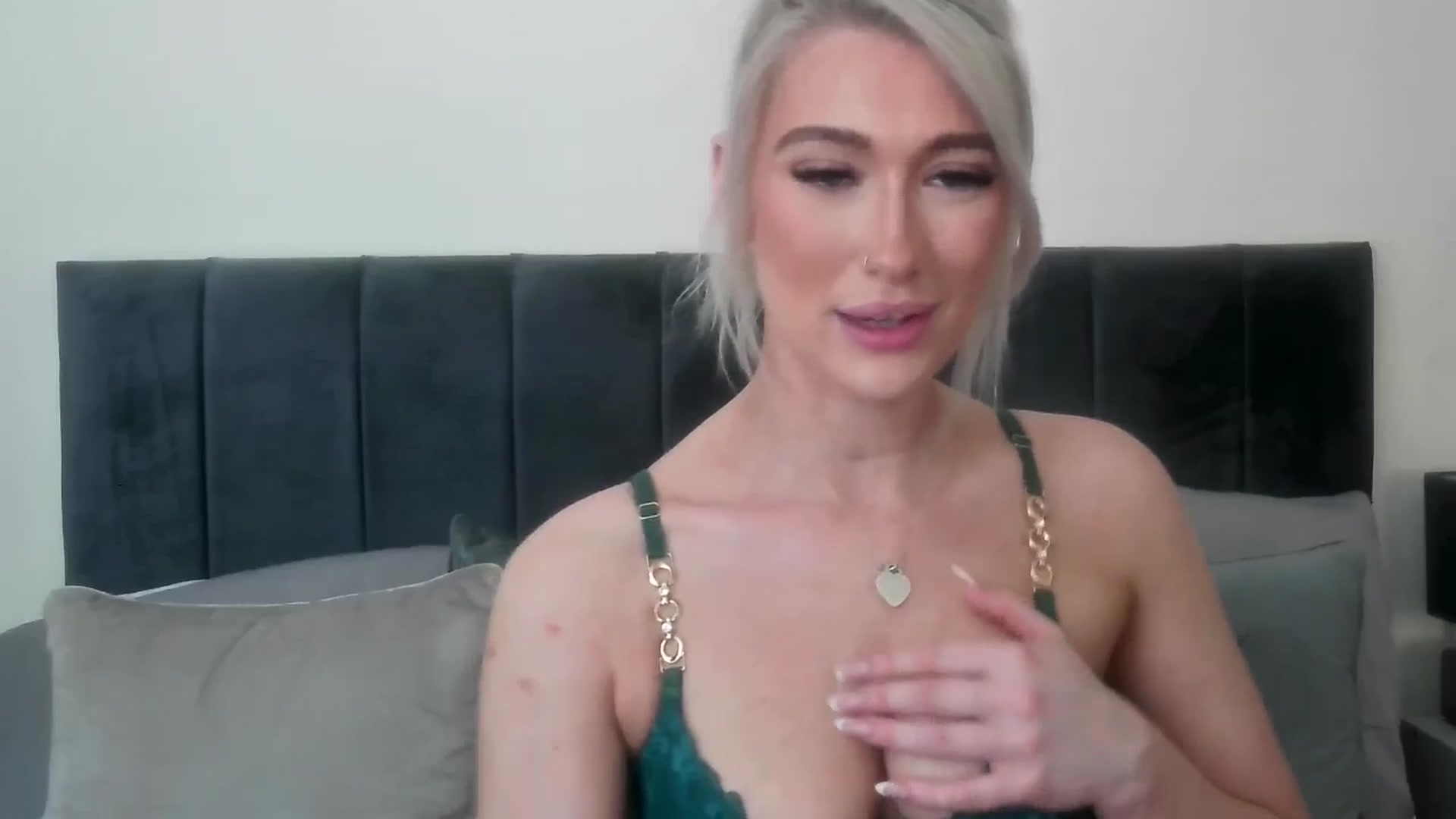 Gallery image thumbnail from Lucybrookes's myfreecams stream on, 05/10/2024, 14:44 image 11 of 20