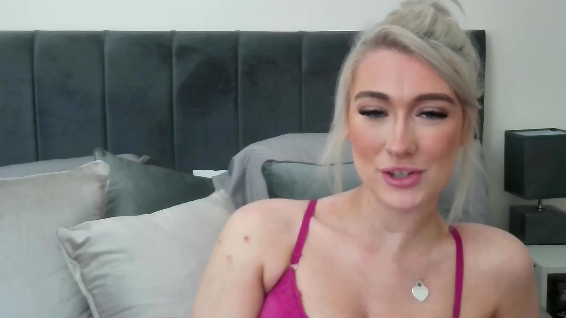 Gallery image thumbnail from Lucybrookes's myfreecams stream on, 05/11/2024, 07:11 image 16 of 20