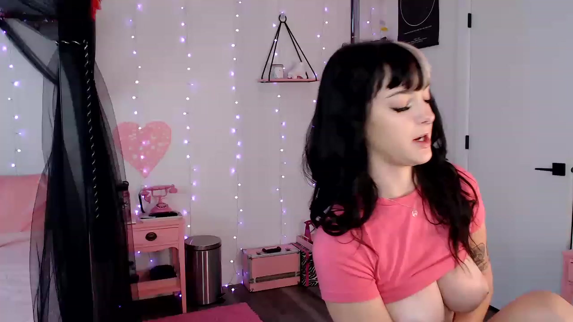 Gallery image thumbnail from Lucyluvs's myfreecams stream on, 06/09/2023, 20:46 image 2 of 20