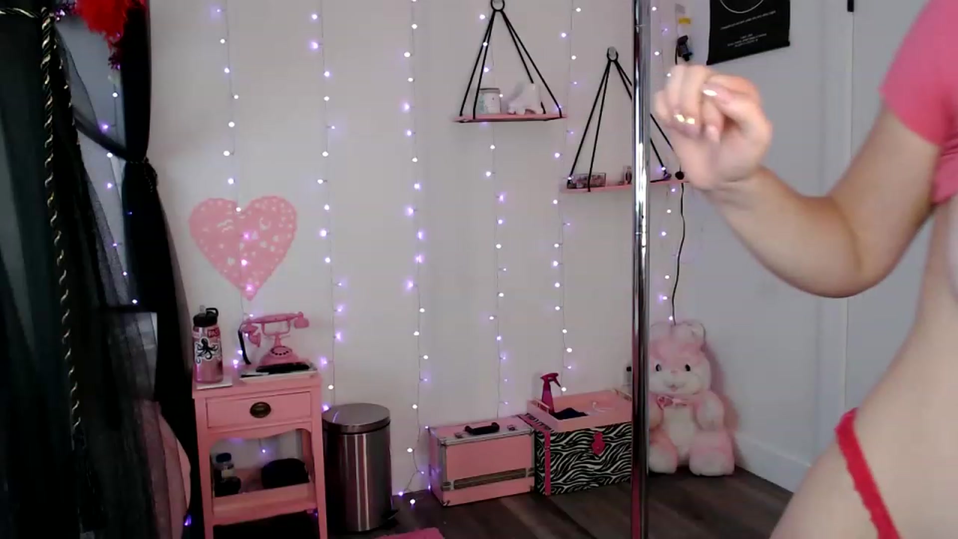 Gallery image thumbnail from Lucyluvs's myfreecams stream on, 06/09/2023, 20:46 image 5 of 20