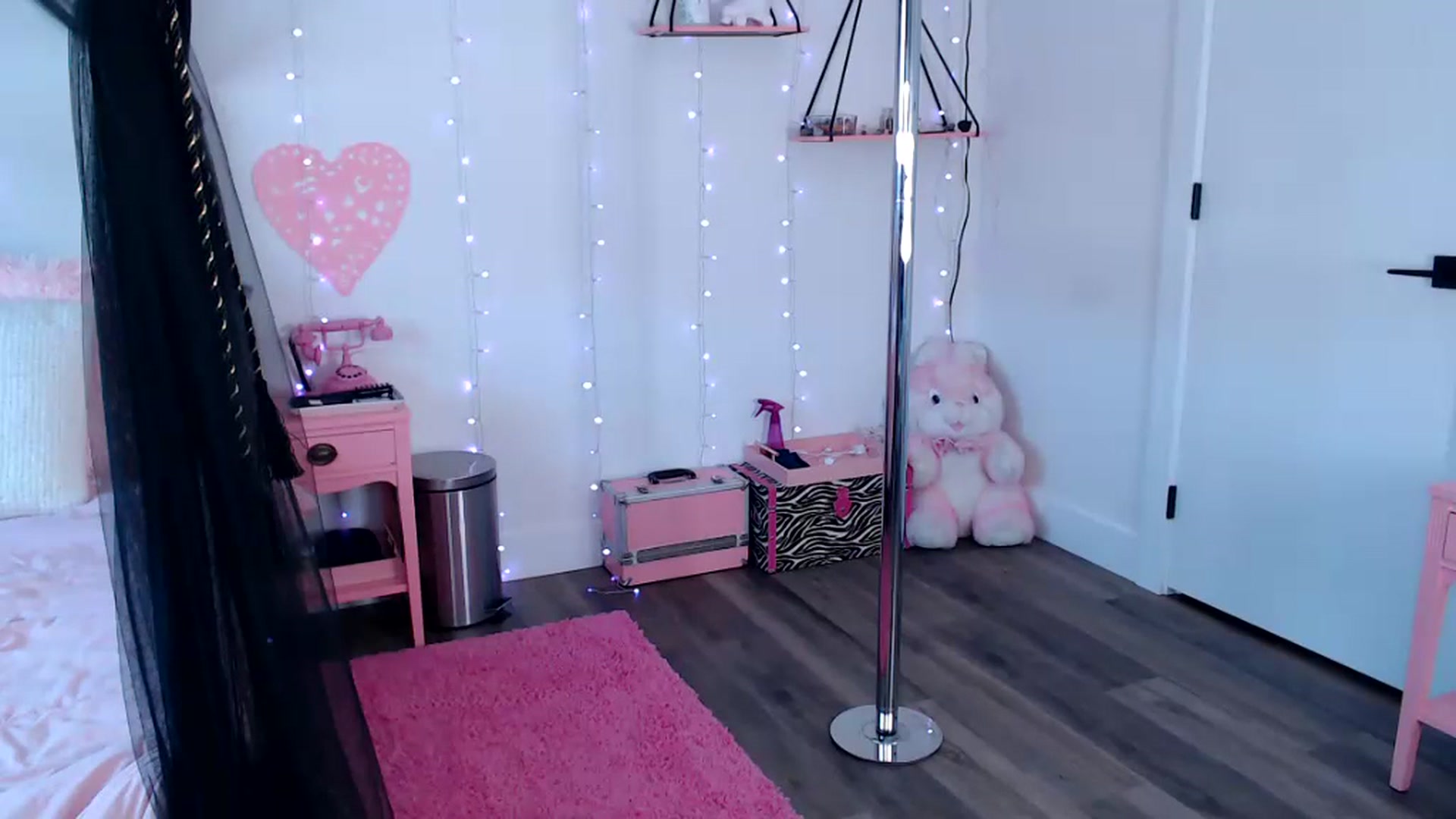 Gallery image thumbnail from Lucyluvs's myfreecams stream on, 06/27/2023, 23:28 image 2 of 20