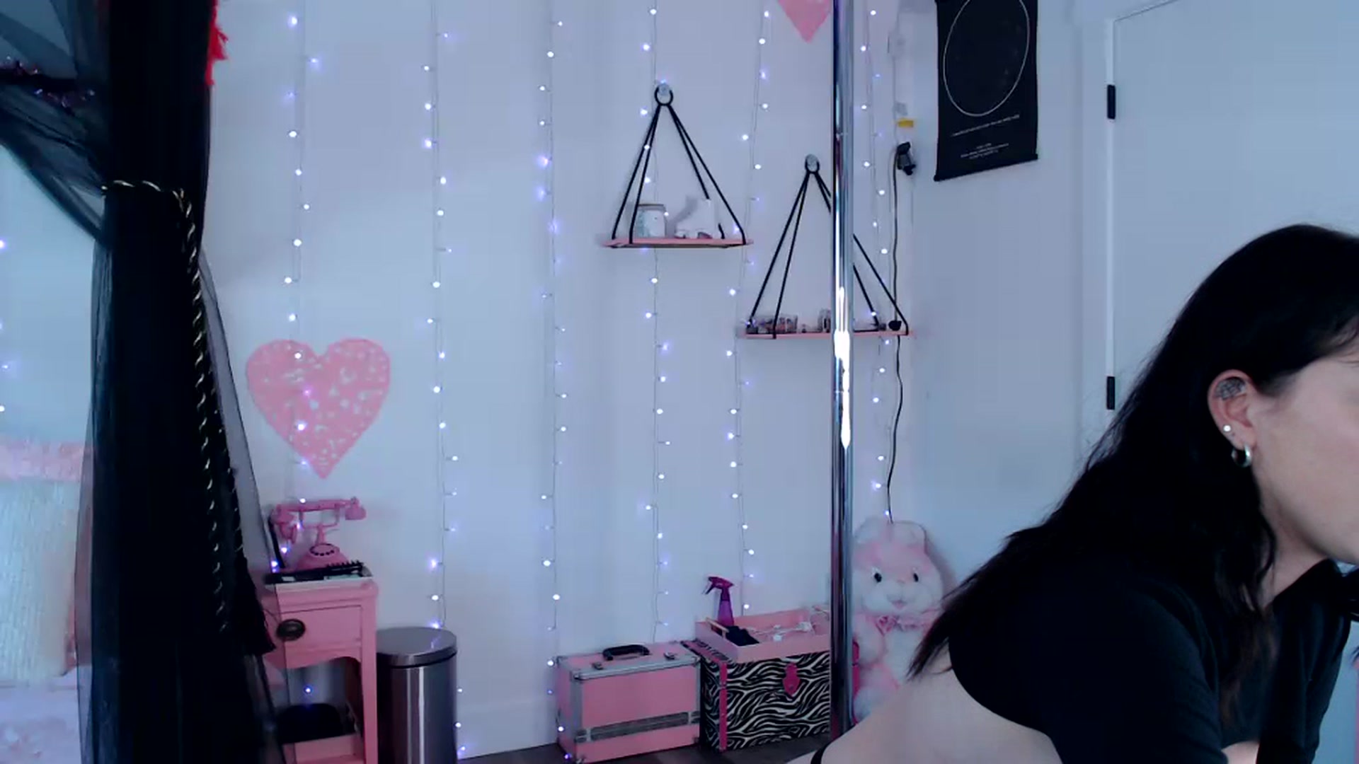 Gallery image thumbnail from Lucyluvs's myfreecams stream on, 06/27/2023, 23:28 image 1 of 20