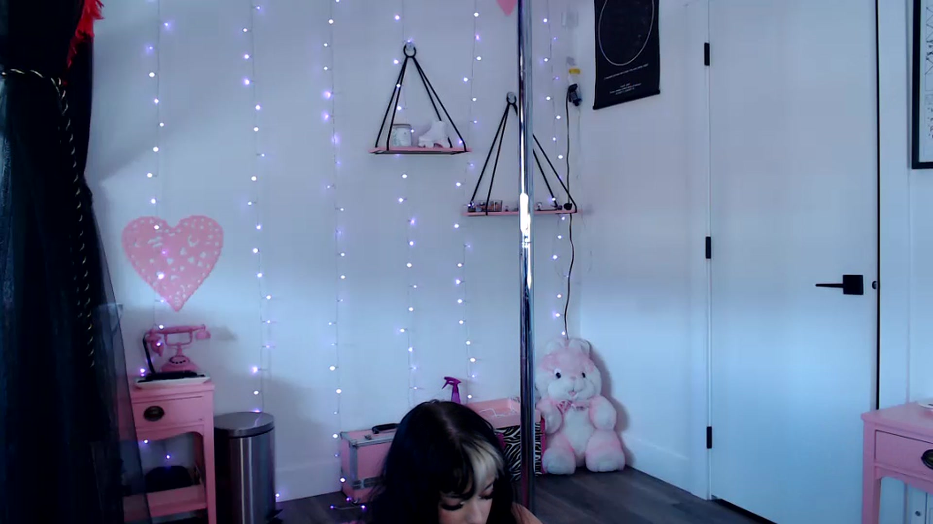Gallery image thumbnail from Lucyluvs's myfreecams stream on, 06/29/2023, 21:37 image 5 of 20