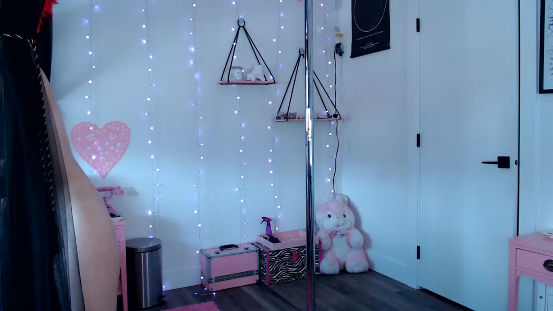 Gallery image thumbnail from Lucyluvs's myfreecams stream on, 06/29/2023, 22:11 image 9 of 20