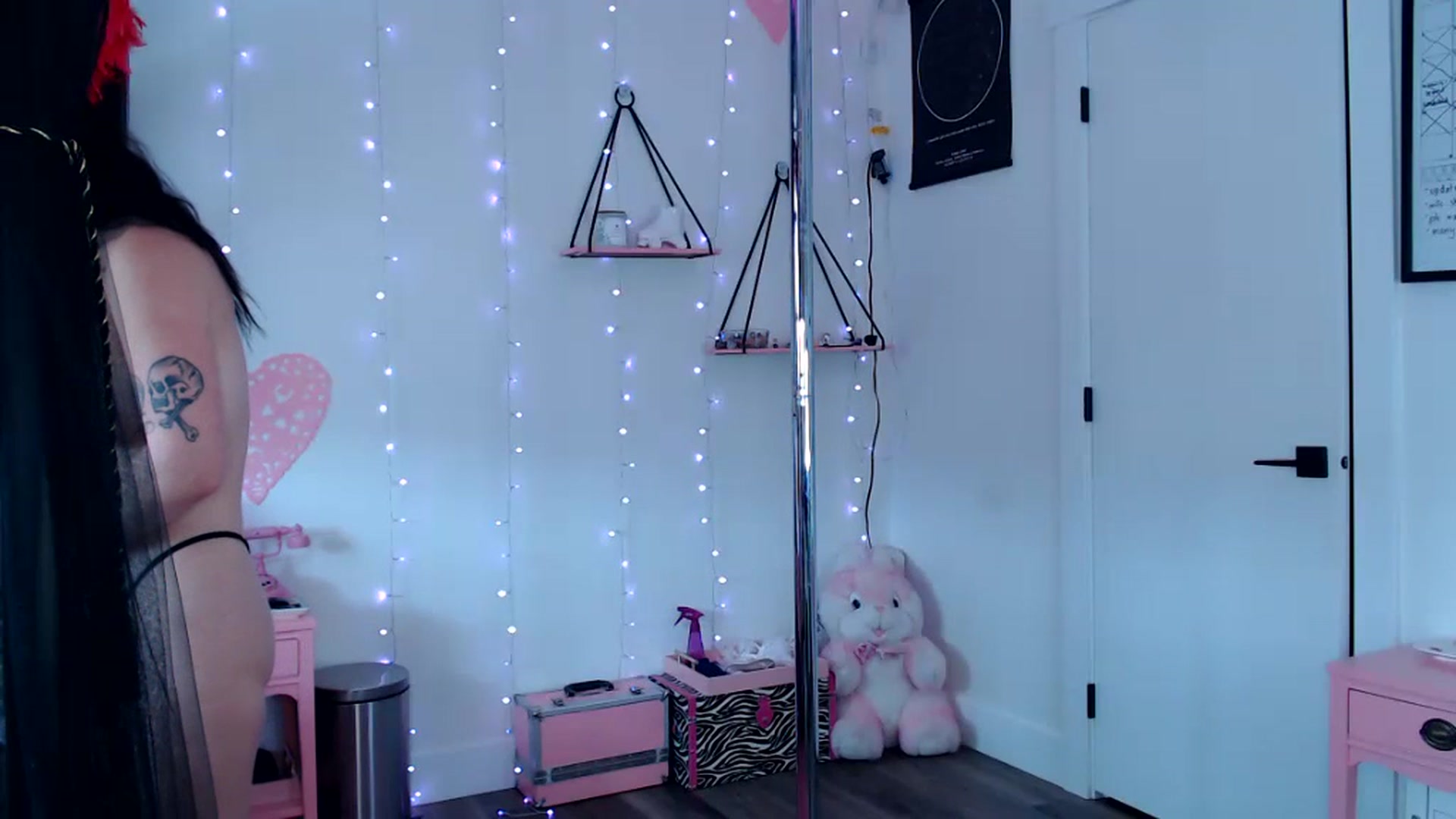Gallery image thumbnail from Lucyluvs's myfreecams stream on, 06/29/2023, 23:14 image 14 of 20