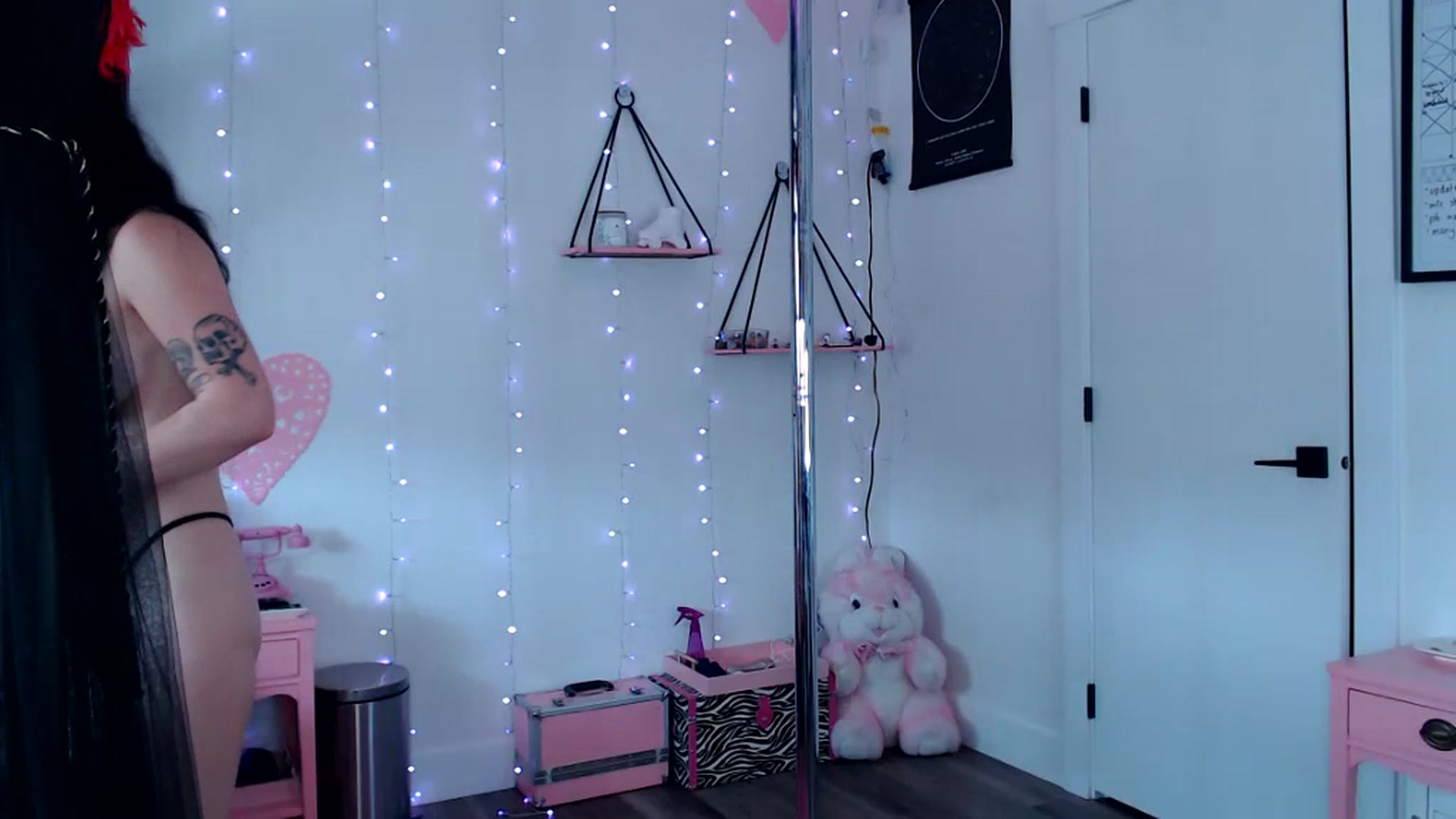 Gallery image thumbnail from Lucyluvs's myfreecams stream on, 06/29/2023, 23:14 image 7 of 20