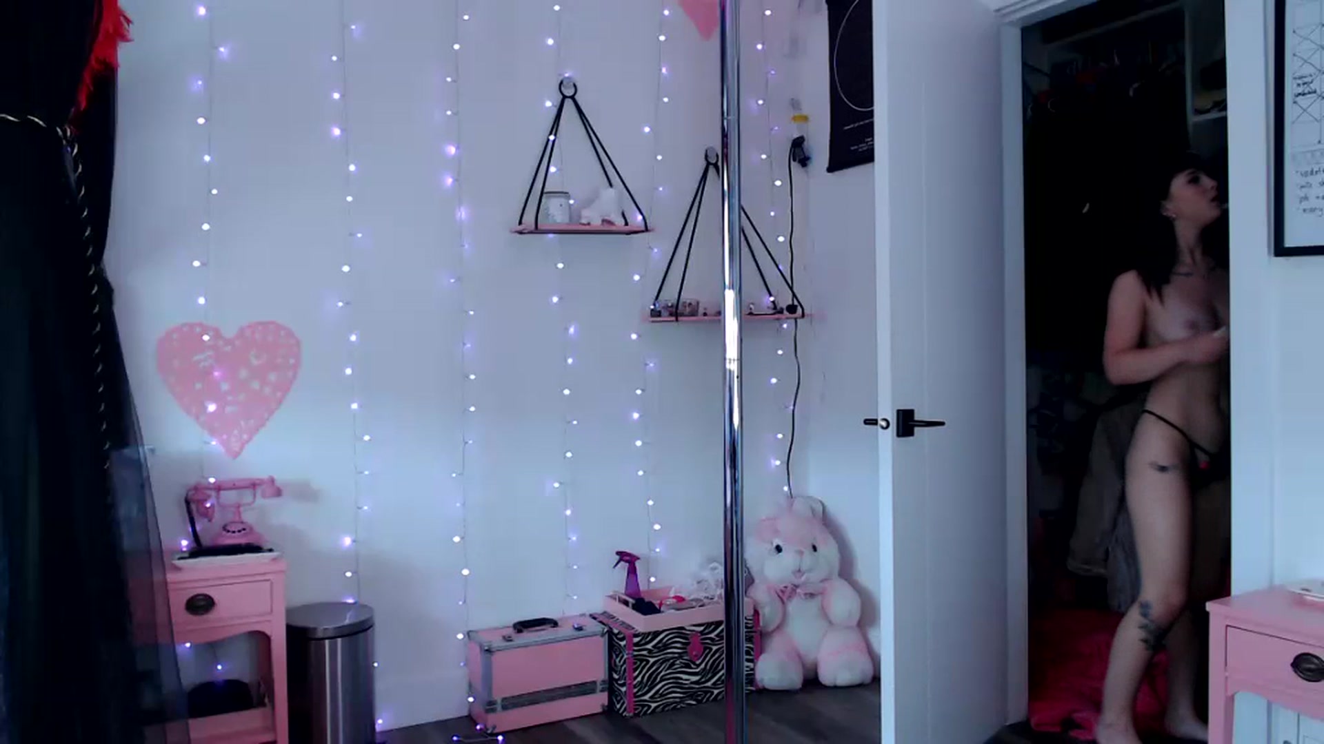 Gallery image thumbnail from Lucyluvs's myfreecams stream on, 06/29/2023, 23:14 image 16 of 20