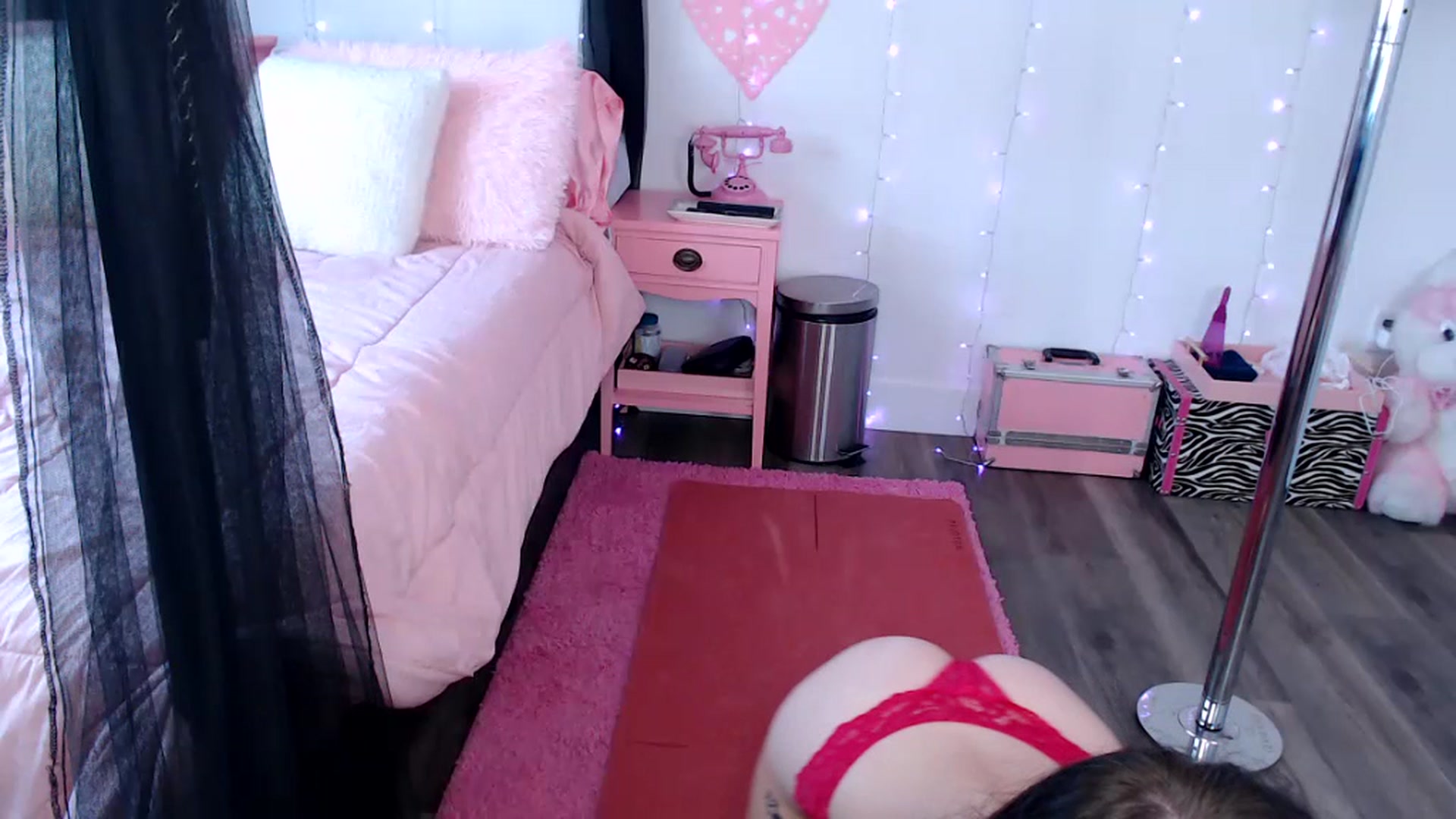 Gallery image thumbnail from Lucyluvs's myfreecams stream on, 07/04/2023, 21:07 image 9 of 20